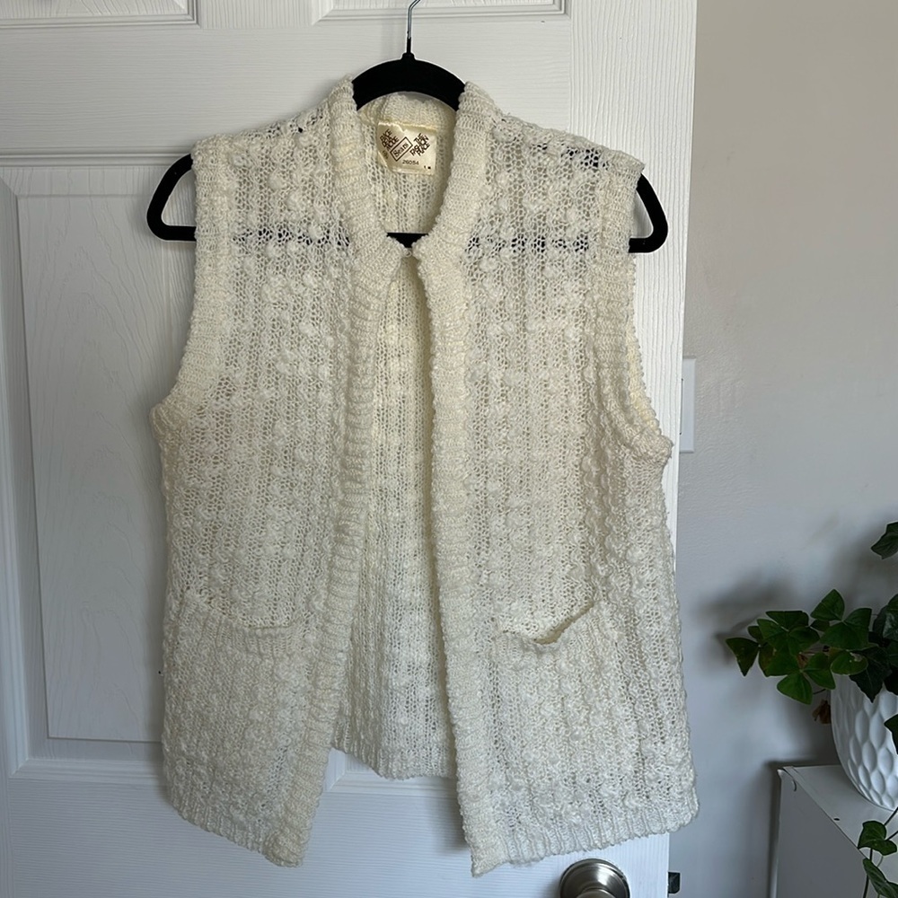 Vintage “The Fashion Place” Sears 1970s cream knit vest, large 🕰️